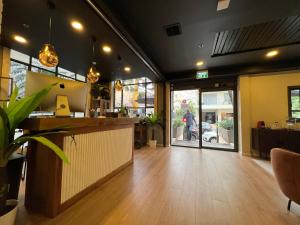 Ο χώρος του λόμπι ή της ρεσεψιόν στο Beer Garden Hotel