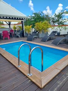Bazén v ubytování VILLA NAUTILIA, vue mer, proche plage nebo v jeho okolí