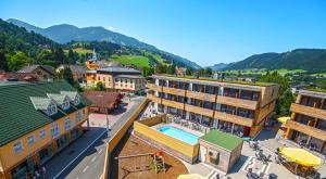 Nespecifikovaný výhled na hory nebo výhled na hory při pohledu z hotelu