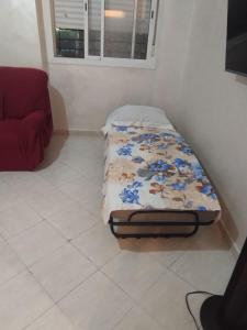 a bed sitting in the corner of a room with a window at Magnifique appartement au RDC in Casablanca