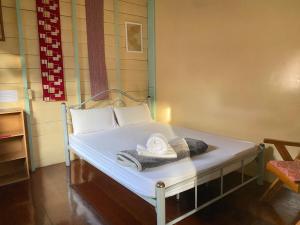 Postel nebo postele na pokoji v ubytování Baan Jaidee Guesthouse