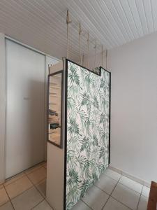 a room with a sliding door with a wall at Villa Korail Caraibes in Les Trois-Îlets