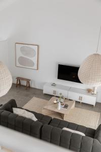 TV a/nebo společenská místnost v ubytování The Mayfield -Byron Bay