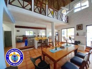 Kuchyň nebo kuchyňský kout v ubytování Chalet Rincón Tortuga 4 habitaciones para 18 a 20 personas Máximo