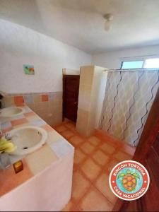 Koupelna v ubytování Chalet Rincón Tortuga 4 habitaciones para 18 a 20 personas Máximo + 21 fotografií