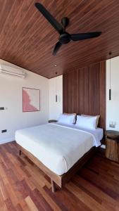 Voodi või voodid majutusasutuse The Habitat Lombok toas