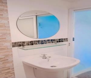 Koupelna v ubytování Popular Lanta Resort + 26 fotografií