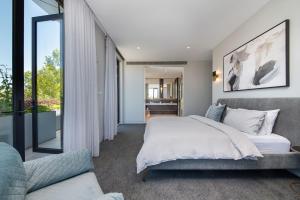a bedroom with a large bed and a couch at The Gratis Deepdene in Melbourne