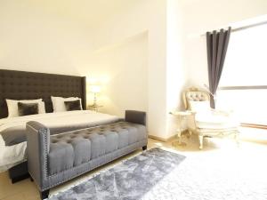 Postel nebo postele na pokoji v ubytování Luxury 2 Bed Entire Apartment Dubai-Marina-JBR Near Beach with Gym & Pool-Metro Access