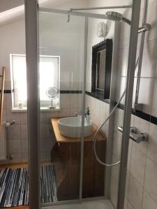 Ванна кімната в Alte Mühle mit wunderbarem Bergblick