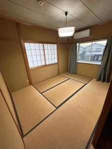 Imagem da galeria de 高島市一棟貸切 貸別荘グループファミリーok 大人数でご利用だとお得連泊がお得 em Takashima