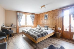 Postel nebo postele na pokoji v ubytování Hôtel Dents de Veisivi + 37 fotografií