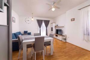 Posedenie v ubytovaní Apartment in Silo/Insel Krk 13497