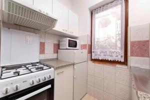 Kuchyň nebo kuchyňský kout v ubytování Apartment in Silo - Insel Krk 13498