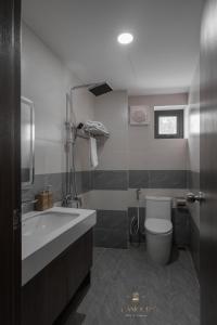 L’amour homestay n cafe tesisinde bir banyo