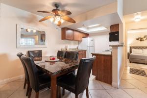 a kitchen and dining room with a table and chairs at Stylish, Cozy 2BR,2BA Condo near Rio, Vegas Luxury in Las Vegas
