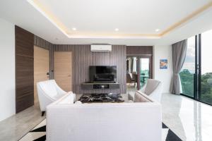 Stunning Scenic View Penthouse Apartment image