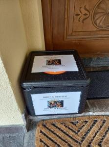 a box sitting on a step next to a door at Ferienwohnung Marlene in Höggen