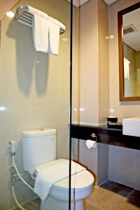 Koupelna v ubytování Anara Sky Kualanamu Hotel + 29 fotografií