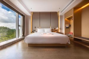 Voodi või voodid majutusasutuse Atour S Hotel Zhuhai Gongbei Port NetEase Selected toas