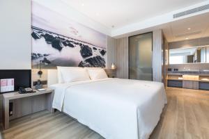 Postel nebo postele na pokoji v ubytování Atour Hotel Xiamen Jimei University
