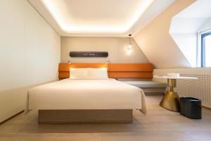 Een bed of bedden in een kamer bij Atour Light Hotel Beijing Tiantongyuan Lishuiqiao Station