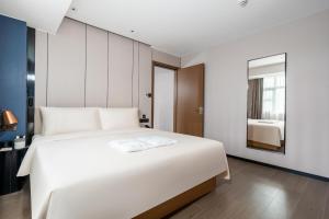 Voodi või voodid majutusasutuse Atour X Hotel Zhuhai Gongbei Port High Speed Railway Station toas