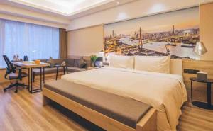 Postel nebo postele na pokoji v ubytování Atour Hotel Shanghai Wujiaochang Dabaishu
