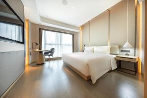 Voodi või voodid majutusasutuse Atour S Hotel Zhuhai Gongbei Port NetEase Selected toas
