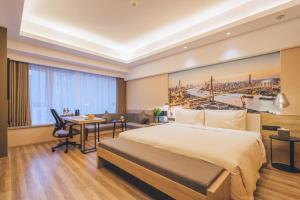 Postel nebo postele na pokoji v ubytování Atour Hotel Shanghai Wujiaochang Dabaishu
