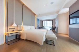 Voodi või voodid majutusasutuse Atour S Hotel Zhuhai Gongbei Port NetEase Selected toas