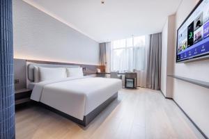 Ένα ή περισσότερα κρεβάτια σε δωμάτιο στο Atour Light Hotel Kunming Dianchi Road South Asia Style First City