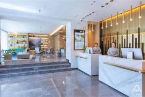 Lobbyen eller receptionen på Atour Hotel Urumqi Airport Degang Wanda