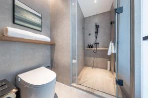 a bathroom with a shower stall and a toilet at Atour Hotel Jinan Shungeng Covention and Exhibition Center Bayi Overpass in Jinan +13 photos