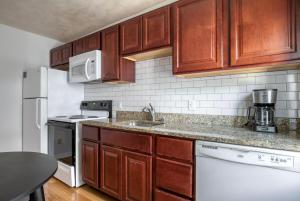 Una cocina o kitchenette en South Boston 2br w building wd nr seaport BOS-915
