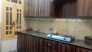 a kitchen with wooden cabinets and a counter top at Super luxury apartments in Mingāora