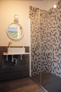 a bathroom with a sink and a shower at Alojamiento EntreHoces in Cuenca