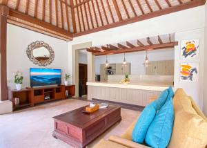 a living room with a couch and a table at Villa Savannah in Canggu