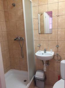 Kúpeľňa v ubytovaní OWR Relax - Hostel położony blisko atrakcji turystycznych