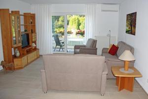 a living room with a couch and a tv at Ferienwohnung Brandheide in Recklinghausen