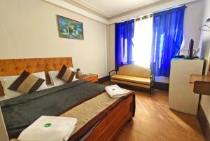 Postel nebo postele na pokoji v ubytování Retreat Hotel Samden, Darjeeling