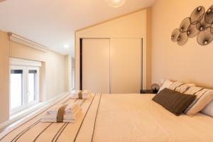 A bed or beds in a room at INSIDEHOME Apartments - La Casita de Montse