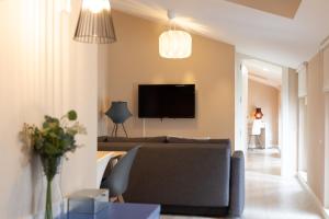 A television and/or entertainment centre at INSIDEHOME Apartments - La Casita de Montse