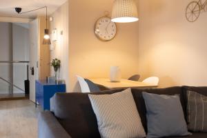 A seating area at INSIDEHOME Apartments - La Casita de Montse