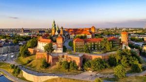 uma vista aérea da cidade de Brasov em 8 min to Castel & Main Square na Cracóvia