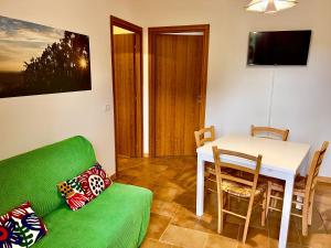 TV a/nebo společenská místnost v ubytování Carpine Agriturismo Bio in Maremma