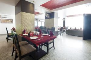 Posezení v ubytování Hotel Raya Inn