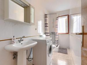 Koupelna v ubytování Apartment Alba-2 by Interhome