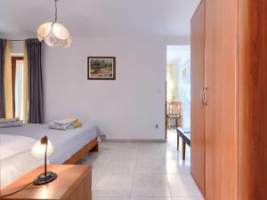 Postel nebo postele na pokoji v ubytování Apartment Alba-2 by Interhome + 20 fotografií