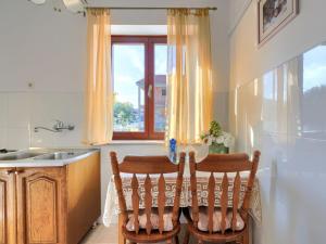 Kuchyň nebo kuchyňský kout v ubytování Apartment Alba-2 by Interhome